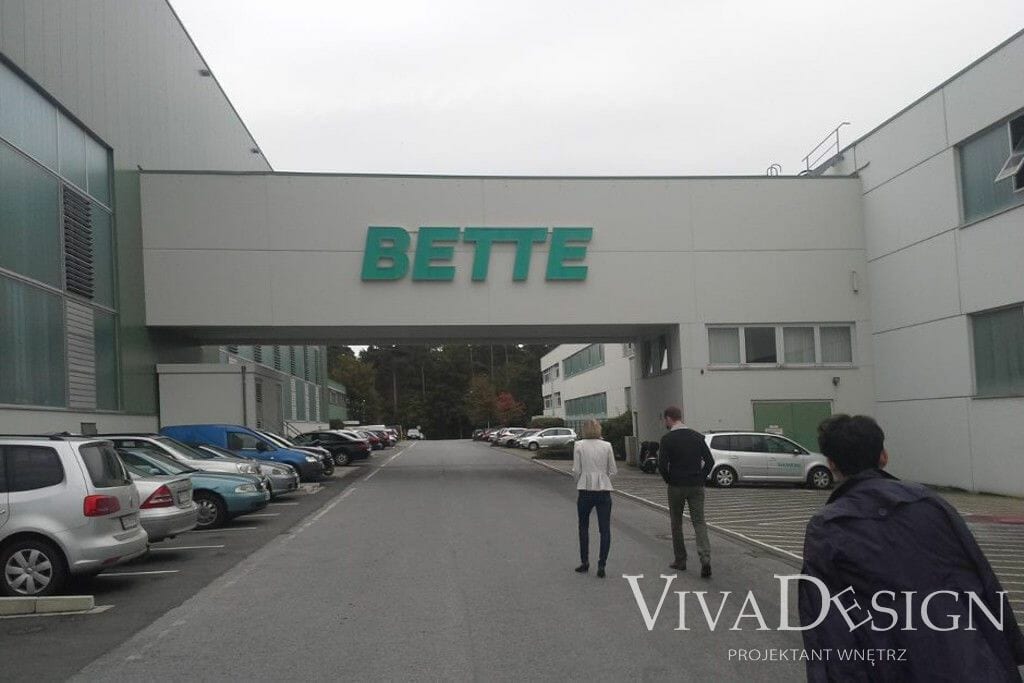 brama wjazdowa do fabryki Bette