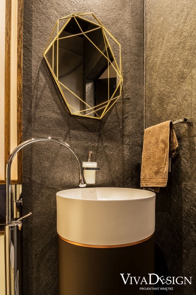 Toaleta umywalka wolnostojąca lustro miedziane fornir kamienny bateria gessi goccia z podłogi